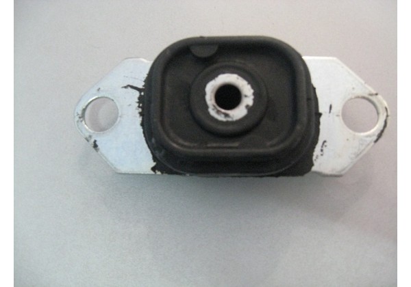 Подушка двигуна ліва Renault 1.2, 1.6, 2.0 16V, 1.4, 2.0, 1.5, 1.9 dci, 8200168073, 8200352861